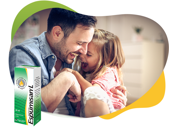 A happy father hugging his laughing daughter after taking Espumisan Emulsion 40